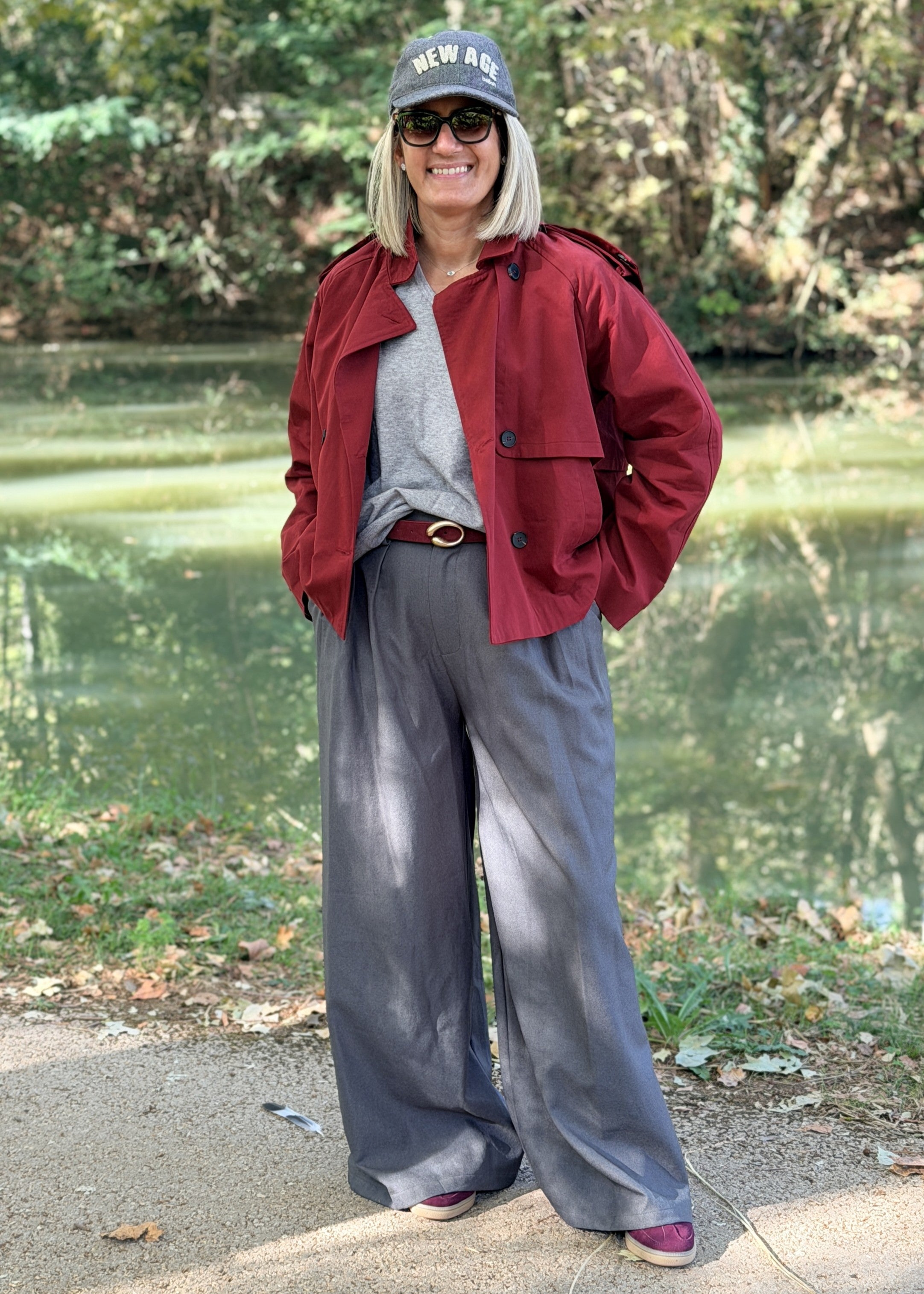 Trench bordeaux avec capuche amovible
