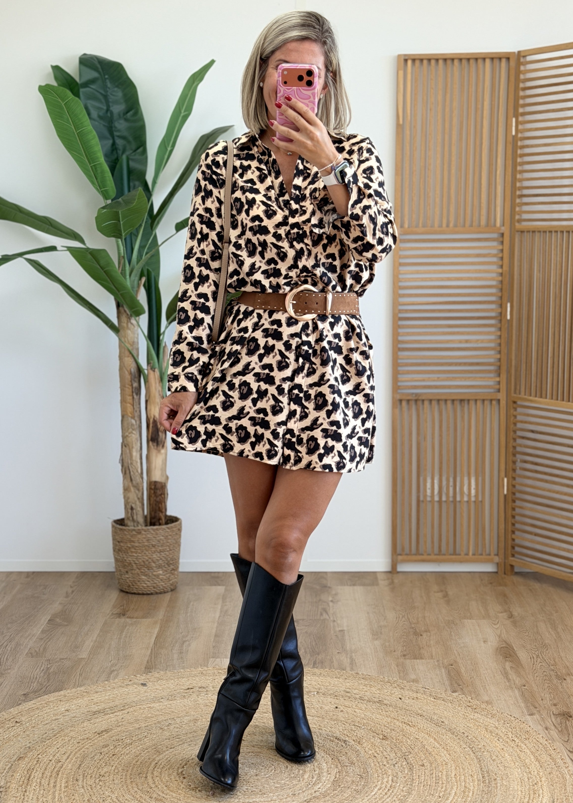 Robe chemise léopard légèrement asymétrique
