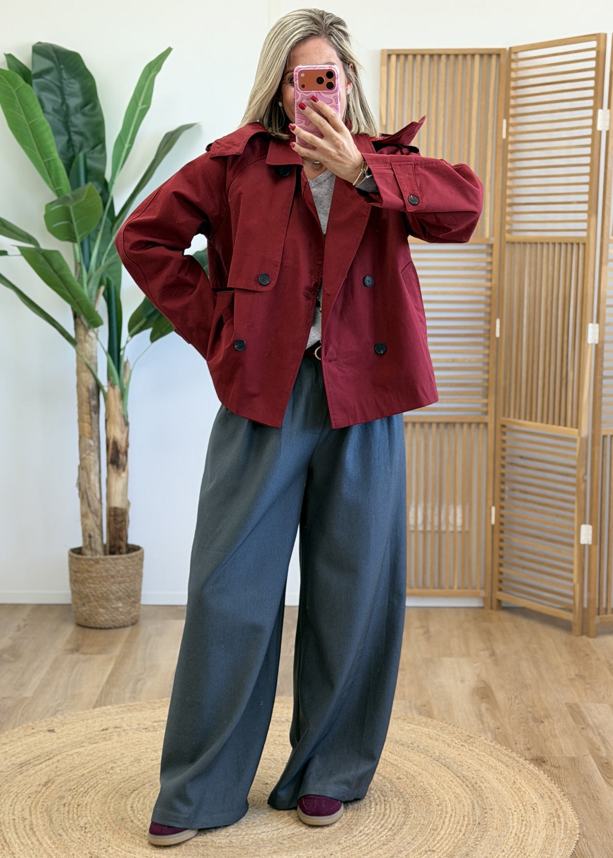 Trench bordeaux avec capuche amovible