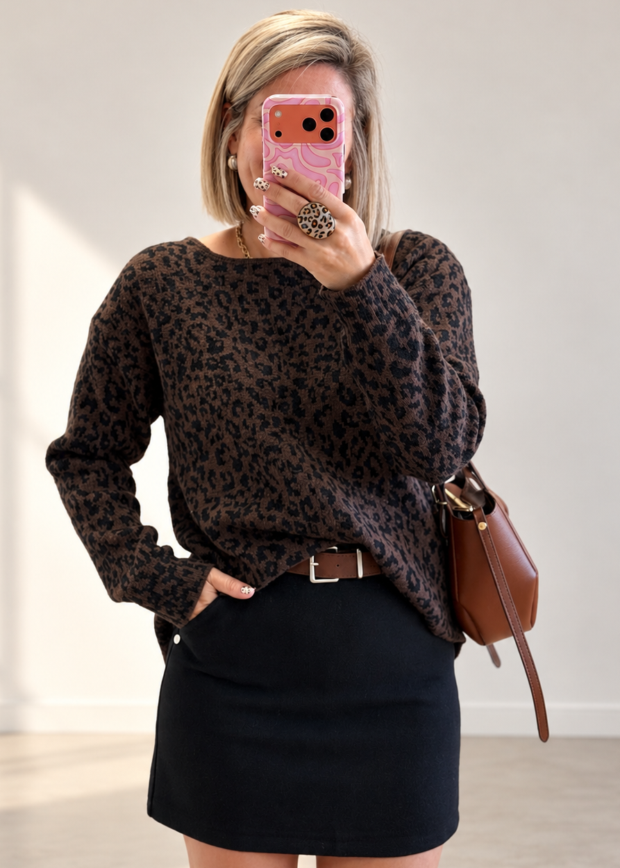 Pull léopard à dos croisé et dentelle